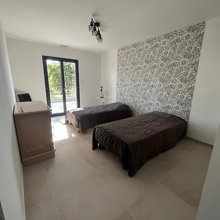 Neuve 5 Ch Et Jacuzzi فيلة كاستريس