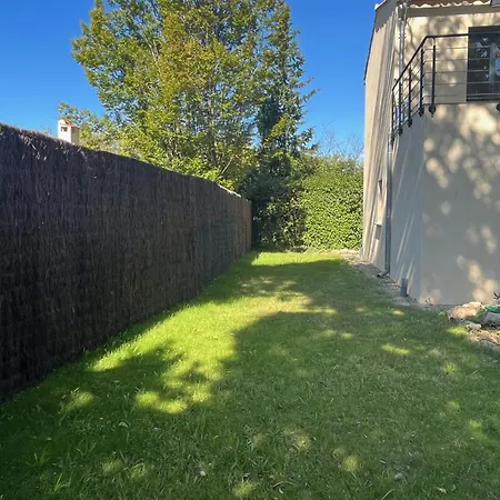 Neuve 5 Ch Et Jacuzzi