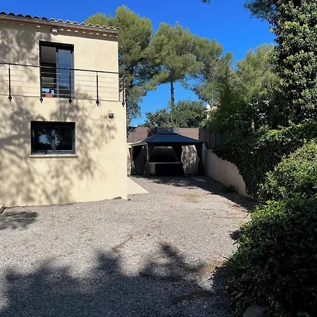 Neuve 5 Ch Et Jacuzzi * Castries