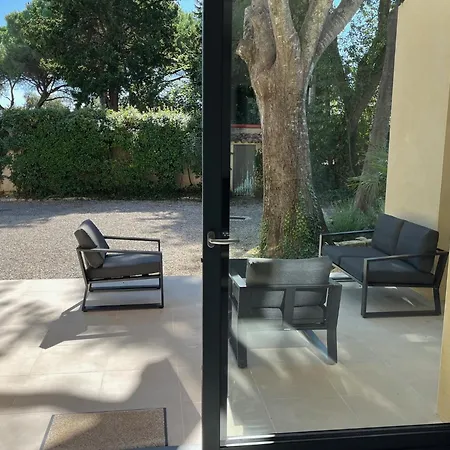 Neuve 5 Ch Et Jacuzzi Castries