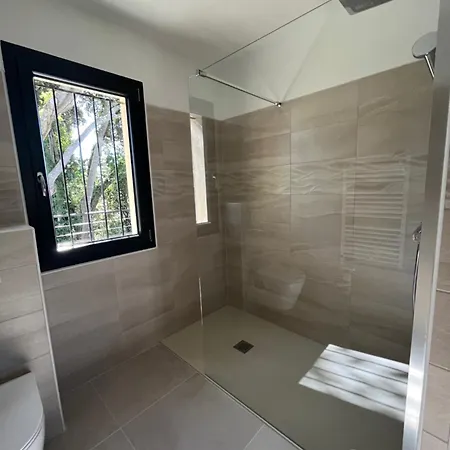 Villa Neuve 5 Ch Et Jacuzzi Castries