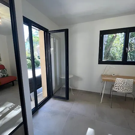 Neuve 5 Ch Et Jacuzzi Castries