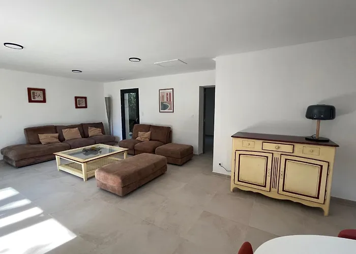 Neuve 5 Ch Et Jacuzzi