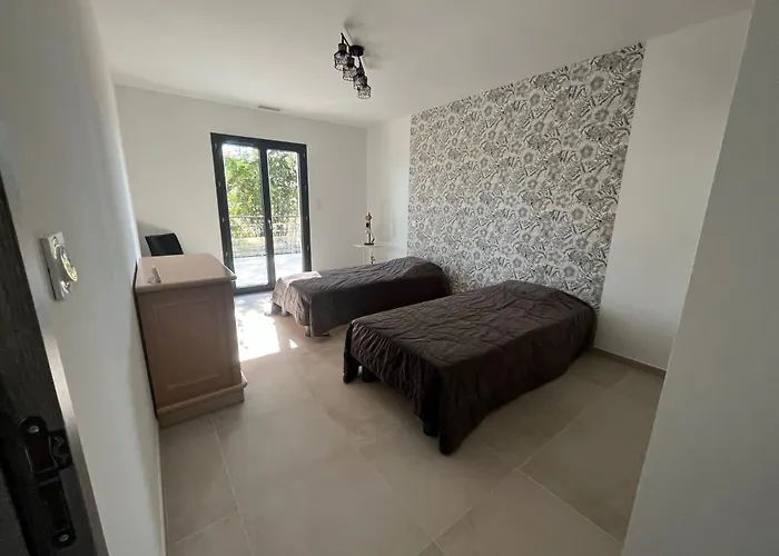 Neuve 5 Ch Et Jacuzzi ヴィラ カストリ