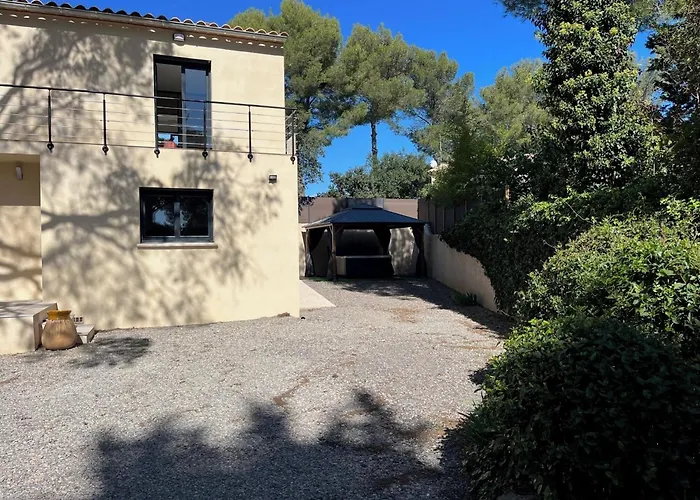 Neuve 5 Ch Et Jacuzzi * カストリ